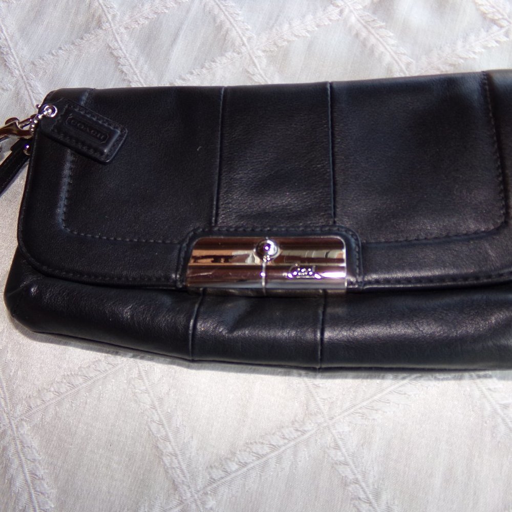 BLACK CLUTCH COACH PURSE